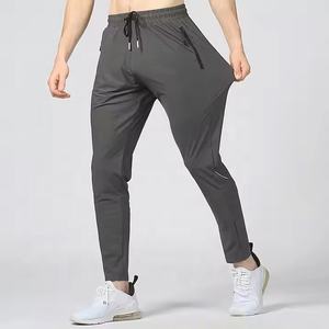 Pantalones de entrenamiento de invierno unisex, pantalones de chándal de algodón personalizados con diseño de tiras, estilo informal, grosor ligero, tamaño medio para hombres - Product Image 2