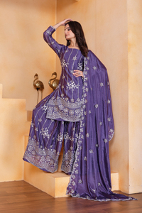Ensemble Salwar trois pièces pour femme en soie Chinon élégante avec motif à sequins, comprenant un haut court, un pantalon palazzo fluide et un dupatta léger - Product Image 4
