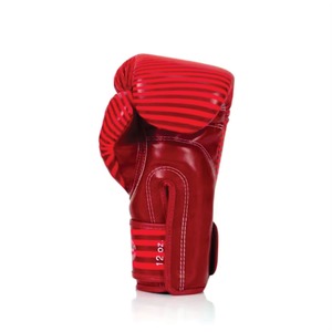 นวมชกมวย Fairtex รุ่น Red Lining หนังแท้แบบสั่งทำพิเศษ ปิดด้วยแถบตีนตุ๊กแก สำหรับฝึกซ้อมมวยไทยและ MMA - Product Image 2