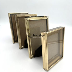 Cadre photo en métal design, élégant accent décoratif pour la maison par Tradebyd - Product Image 1