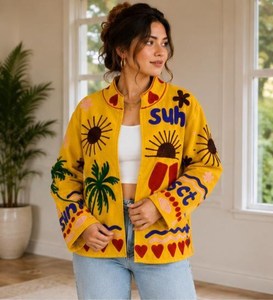 เสื้อแจ็คเก็ตปักลายซูซานีสีเหลืองสดใส ลวดลายสวยงาม โดดเด่นเป็นเอกลักษณ์ สไตล์โบฮีเมียน เหมาะสำหรับงานเทศกาลและกิจกรรมต่างๆ - Product Image 1
