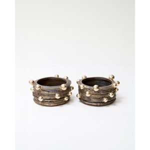 Bol de service rond en métal noir avec revêtement poudré, base décorée de feuilles dorées et argentées, pour aliments et chocolats. - Product Image 6