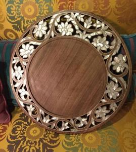 Bandeja árabe de madera vintage con incrustaciones de nácar, elegante estilo antiguo para decoración del hogar. - Product Image 2