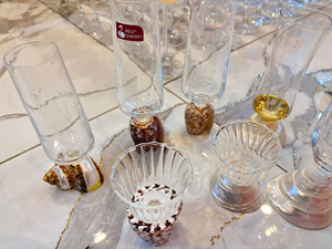 Copas de Vino Únicas de Concha Marina de Vietnam, Copa de Cóctel Tallada, Recuerdo de Boda en la Playa, Regalo Artesanal Natural de Año Nuevo - Product Image 1