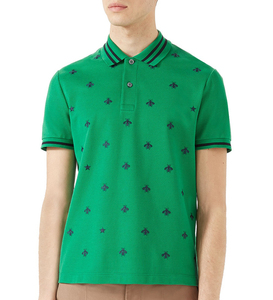 Polo de Manga Corta para Hombre, Color Verde, con Patrón de Abeja Bordado, Ribete en Contraste, Corte Regular, Estilo Preppy, Tela Piqué - Product Image 1