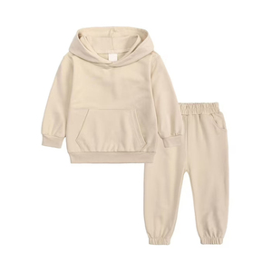 Conjunto de chándal negro con capucha para bebés, con estampado de logotipo, sudadera informal de longitud completa y pantalones para bebés, ropa de otoño - Product Image 4