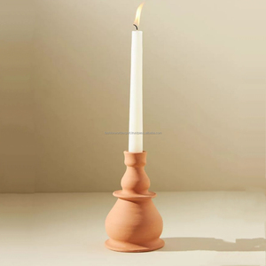 Ensemble de bougeoirs coniques modernes en terre cuite avec large bord évasé Duo de bougeoirs en argile faits à la main pour décor de table rustique Inde - Product Image 3