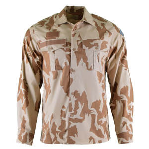 Chemise tactique à manches longues camouflage désert de la République tchèque avec boutons sur le devant et poches sur la poitrine - Product Image 1