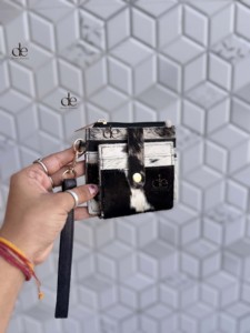 กระเป๋าใส่เหรียญหนังวัวแท้ลายขนสัตว์สุดฮิต ดีไซน์เก๋ ใช้ได้หลากหลาย ใส่บัตร ATM ได้ สไตล์คาวบอยตะวันตก - Product Image 2