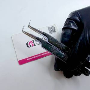 Pince à épiler pour extensions de cils en acier inoxydable, pointe argentée à 90 degrés, revêtement en papier noir de précision, prise en main parfaite et lisse, personnalisable - Product Image 4