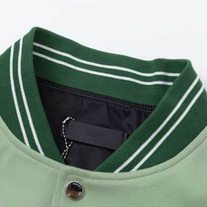 เสื้อแจ็คเก็ตวาร์ซิตี้สีเขียวขาวสำหรับผู้ชาย ลายปักรูปนางฟ้า สไตล์เพรปปี้ สำหรับใส่ในฤดูใบไม้ร่วง ปกคอพับ ปิดด้วยซิป - Product Image 3