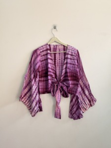 Blusa de seda al por mayor para mujer, 100% seda crepé, top retro de playa con efecto tie-dye y lazo frontal, top cruzado de seda. - Product Image 3