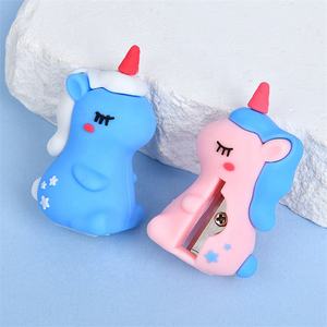 <span class=keywords><strong>Taille</strong></span>-<span class=keywords><strong>crayon</strong></span> manuel en PVC à trou unique en forme de licorne Kawaii 3D de qualité supérieure pour garçon ou fille - Product Image 3