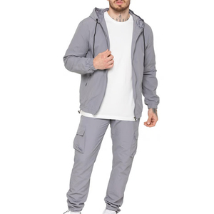 Conjunto de Chaqueta Cortavientos Personalizada para Hombre, Hecha con Tela Transpirable que Brinda Comodidad Ligera y una Apariencia Atlética Elegante para el Uso Diario - Product Image 1