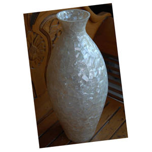 Vases en coquille de Pinctada maxima, bijoux en coquillages, vases en nacre, dimensions : hauteur 62 cm, largeur 26 cm x 26 cm - Product Image 3