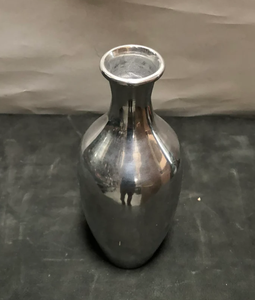 Trending design silver tone aluminum flower <b>vase</b> with brushed texture and elegant curves suitable for center table Decor <b>Vintage</b> - Product Image 4