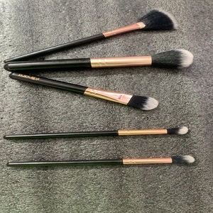 Pinceau de maquillage professionnel végétalien, sans cruauté, à poils synthétiques doux, applicateur de beauté protecteur - Product Image 5