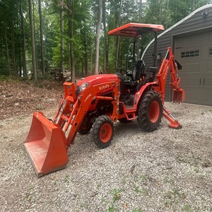 Tracteur puissant Kubota LX2610 conçu pour des opérations sur le terrain efficaces, l'entretien des propriétés, l'aménagement paysager et les tâches agricoles polyvalentes - Product Image 3