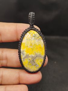 Colgante de Macramé Bohemia con Cabujón de Jaspe Bumblebee de Forma Ovalada - Product Image 4