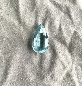 Piedra de Aguamarina Azul Natural de 33.73 Quilates con Corte en Pera para la Elaboración de Joyería Fina - Product Image 5
