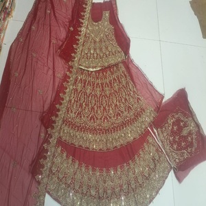 Hecho a mano Pakistán e indio étnico atractivo calidad premium nuevo vestido de novia y boda de moda para mujeres Trajes cosidos - Product Image 1