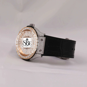 Reloj de Lujo con Diamantes, Caja Redonda de Acero Inoxidable, Números Romanos Analógicos, Correa de 20 mm, Cierre de Mariposa, Movimiento de Cuarzo - Product Image 2