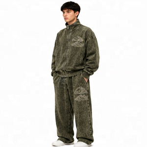 Survêtement tendance pour homme, vert olive, imprimé, durable, col montant zippé, coupe ample, décontracté, avec poches latérales - Product Image 1