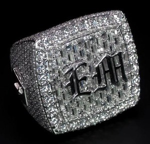 Bague de fiançailles de luxe pour homme en moissanite, très demandée, bijou étincelant pour occasions spéciales, en promotion - Product Image 1