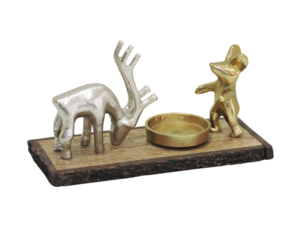 Porte-bougie décoratif en aluminium en forme de renne et d'ours avec base en bois, centre de table de Noël - Product Image 3