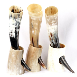 Cuerno Vikingo para Beber de Calidad India con Diseño Antiguo de Animales y Soporte de Hierro Pulido - Product Image 1