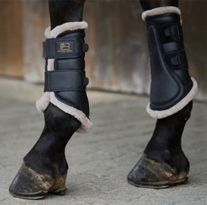Fabricante profesional de productos para equitación, botas ecuestres de cuero patentado, botas para cepillar los tendones del caballo, precio de fábrica ecuestre - Product Image 1