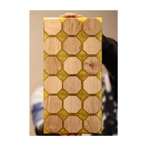 Tabla de cortar geométrica de madera y resina epoxi para cortar frutas, verduras y carne, tabla de cortar de lujo para uso en la cocina. - Product Image 6