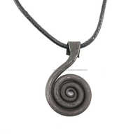 Vente en gros pas cher prix d'usine-médiéval forgé à la main Viking Troll croix pendentif unisexe peu de brillance torsadé médiéval bras anneau