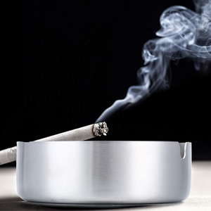 Cendrier en acier inoxydable avec logo personnalisé, design classique, couvercle fermé pour usage extérieur, logos personnalisés, cendrier à cigarettes - Product Image 1