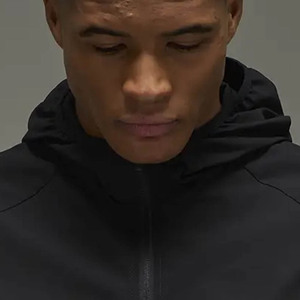 Veste coupe-vent à demi-zip pour homme, personnalisable avec logo, très demandée, en tissu softshell léger et résistant à l'eau. - Product Image 5