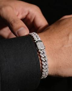 กำไลข้อมือแบบ Cuban Link ชุบทอง 18K ประดับเพชร สำหรับผู้ชาย สไตล์ฮิปฮอป เหมาะสำหรับงานปาร์ตี้ ได้รับการรับรองจาก IGI - Product Image 4