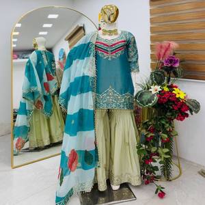 VASTRA COTTAGE Conjunto Kurti de Fiesta de Diseño para Mujer con Top Premium de Bordado de Lentejuelas Pesadas, Palazzo y Dupatta de Organza Tabi - Product Image 1