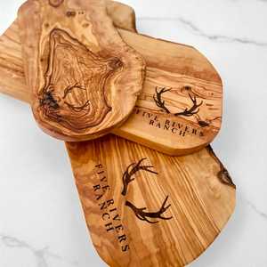 Planche à découper en bois d'acacia personnalisée, forme irrégulière, polie, écologique, avec support universel, importée d'Inde - Product Image 5