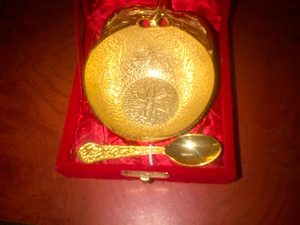 Premium Gold Finish Apple Bowl With <b>1</b> Spoon Elegant Decorative Bowl <b>For</b> Dining Wedding And Festive <b>Gifting</b> - Product Image 1