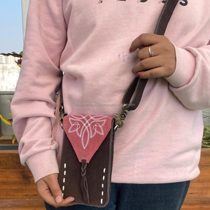 2024 personnalisé botte point daim cuir téléphone portable pochette sac à bandoulière Western en cuir véritable téléphone portable sac à bandoulière pour les femmes - Product Image 5