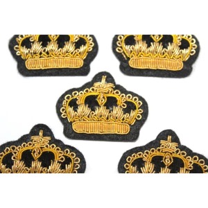 Top Custom Wholesale Antique Design British Hand Embroidered Badges on Felt Fabric with Bullion Wires for Blazers other Uniforms - Product Image 3