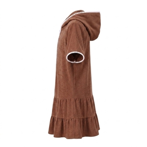 Robe de plage à capuche pour filles avec logo personnalisé, 100 % polyester, manches courtes, fermeture éclair sur le devant, ourlet à volants, tenue de plage et de piscine mignonne, fournisseur - Product Image 2
