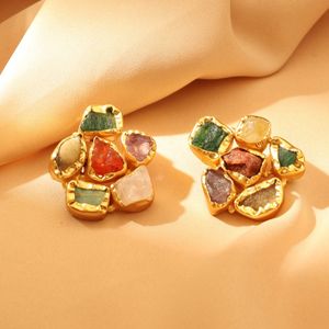 Boucles d'oreilles clous artisanales en pierre naturelle florale pour femme, plaquées or, bijoux bohèmes élégants, cadeau idéal pour fête et mariage - Product Image 1