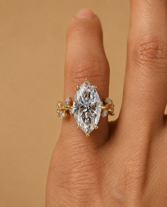Bague de fiançailles en or massif 14 carats avec diamant de laboratoire marquise de 3 carats et bande à accent feuille, certifiée IGI, tendance - Product Image 2
