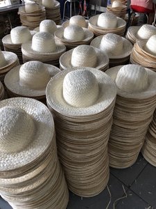 Sombrero de Paja con Rayas Marrones Naturales de 8-10 cm de Ala Ancha con Cinta con Logotipo para Deportes Casuales, Ciclismo, Esquí, Fiestas en Casa, Bodas, Aventuras Turísticas - Product Image 1