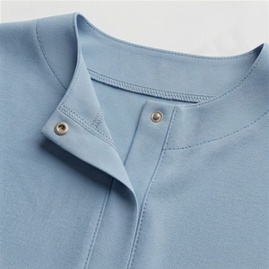 Abaya Islamique Élégante Teinte, Modeste et Tendance, Robe Longue en Mousseline Couvrante avec Motif Papillon – Design Abaya - Product Image 4