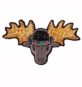 Broche de cuentas de CARIBOU bordado a mano y broche de moda con cuentas de alambre de lingotes - Product Image 1