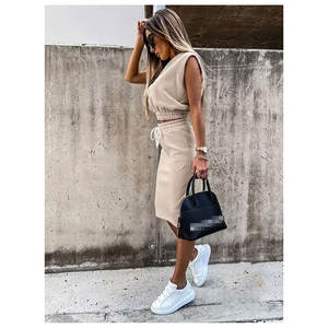 Conjunto de dos piezas para mujer 2026 al por mayor, sexy, casual, de verano, liso, con aberturas, sin mangas, con cordón, falda y top corto - Product Image 3