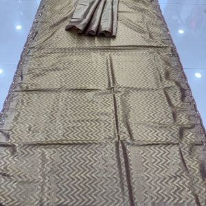 Sari de mariage en soie Kanjivaram de qualité supérieure et pure, avec broderies de perles Cutdana et de paillettes, prix de gros par Royal Export - Product Image 5