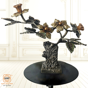 Escultura de Bonsái de Hierro Fundido Pintado y Chapado en Oro Khang Hung Phat, Pieza de Arte Decorativa de Estilo Oriental Tradicional, 8cmx8cmx18cm - Product Image 1